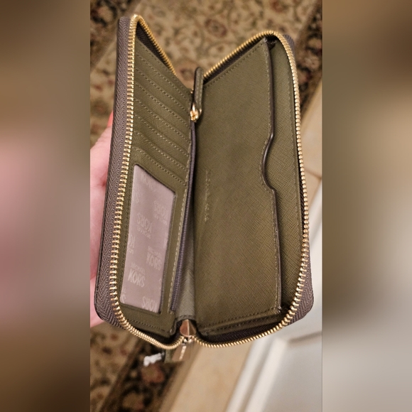 Michael Kors Large Continental Wallet Saffiano leather Olive NWOT - Picture 16 of 16